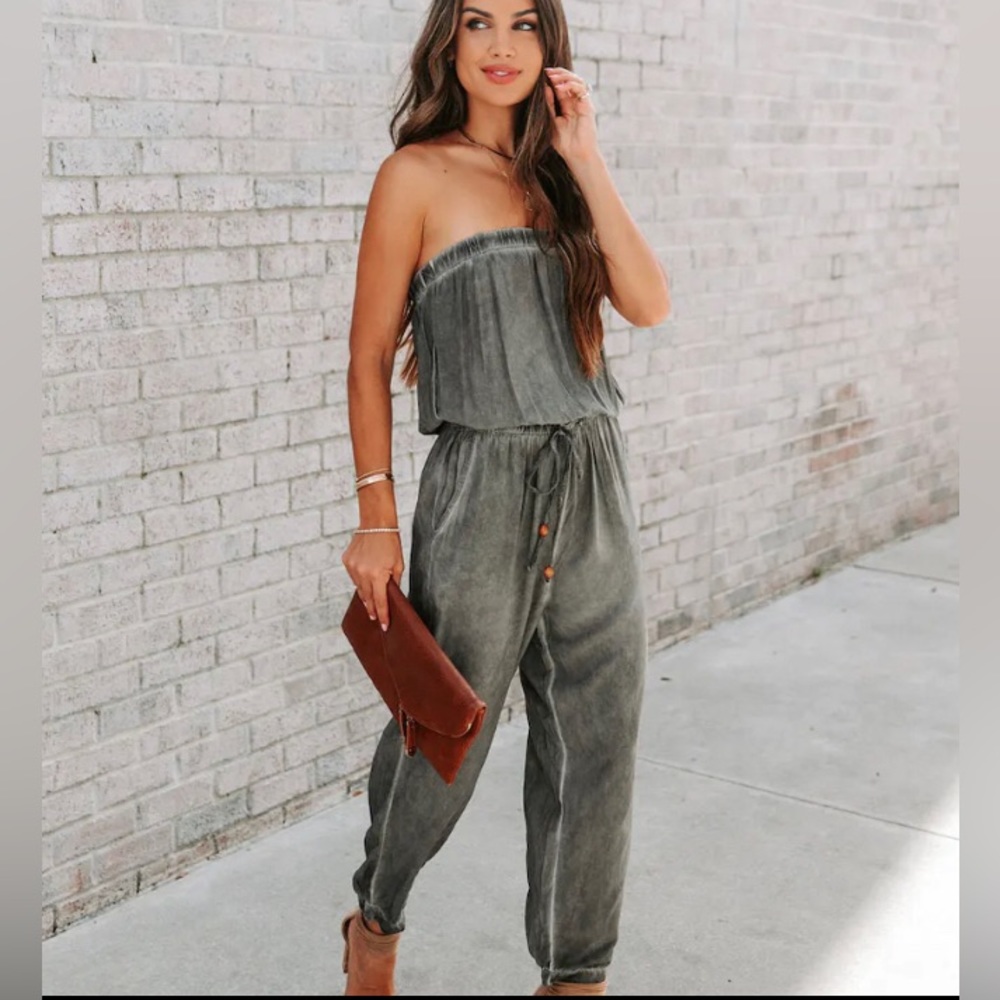 VICI REEVY STRAPLESS CHARCOAL POCKETED RAYON JUMPSUIT NEW~🎉🎉🎉🎉
